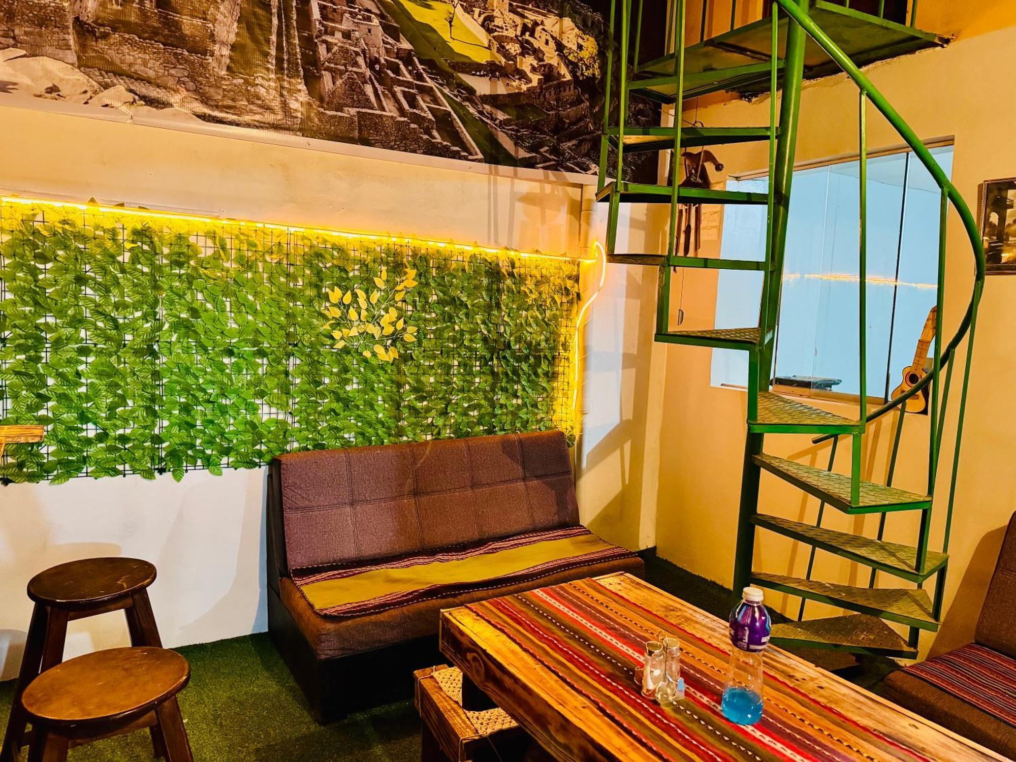 Ukumari Hostel クスコ エクステリア 写真