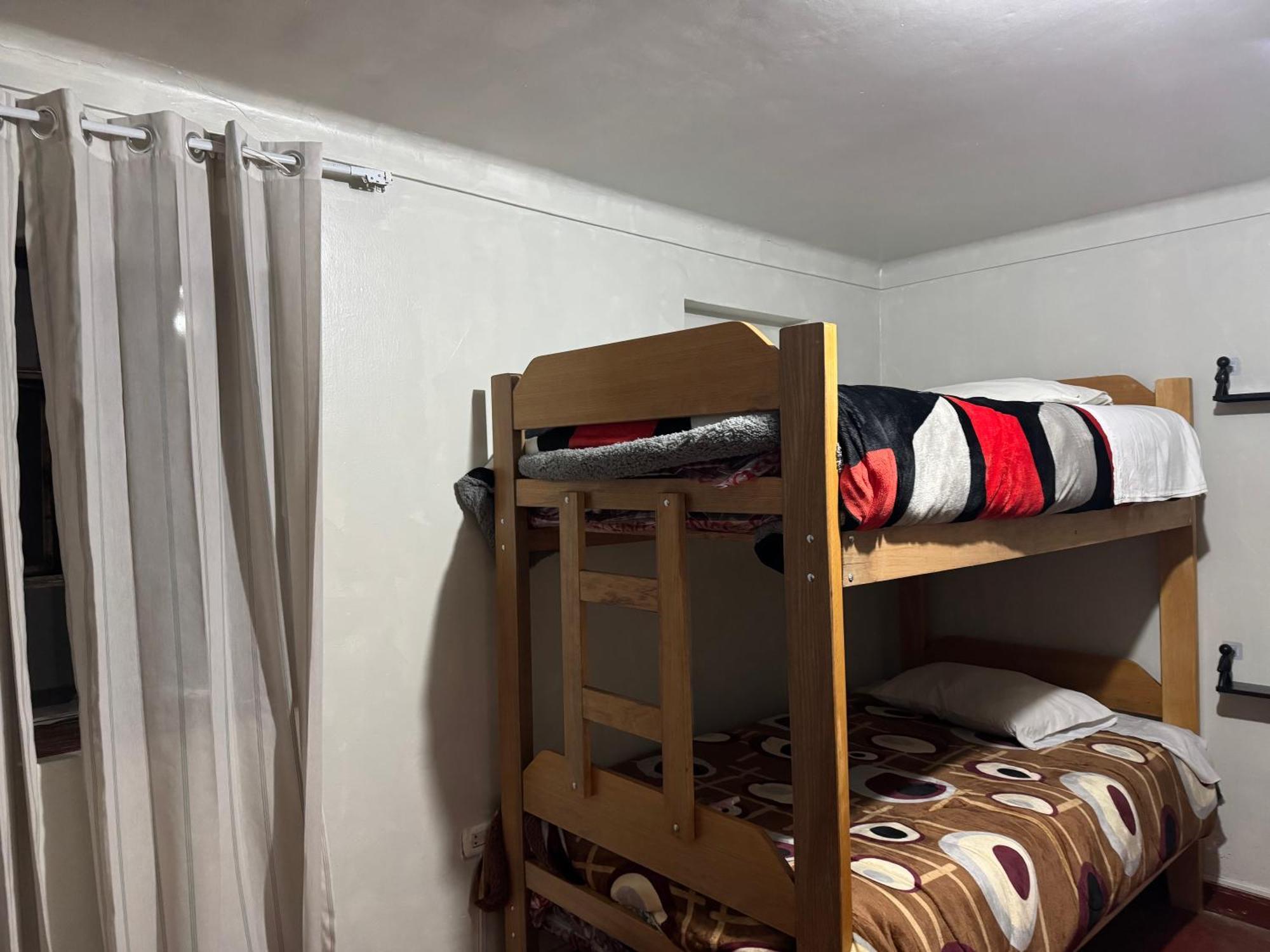 Ukumari Hostel クスコ エクステリア 写真