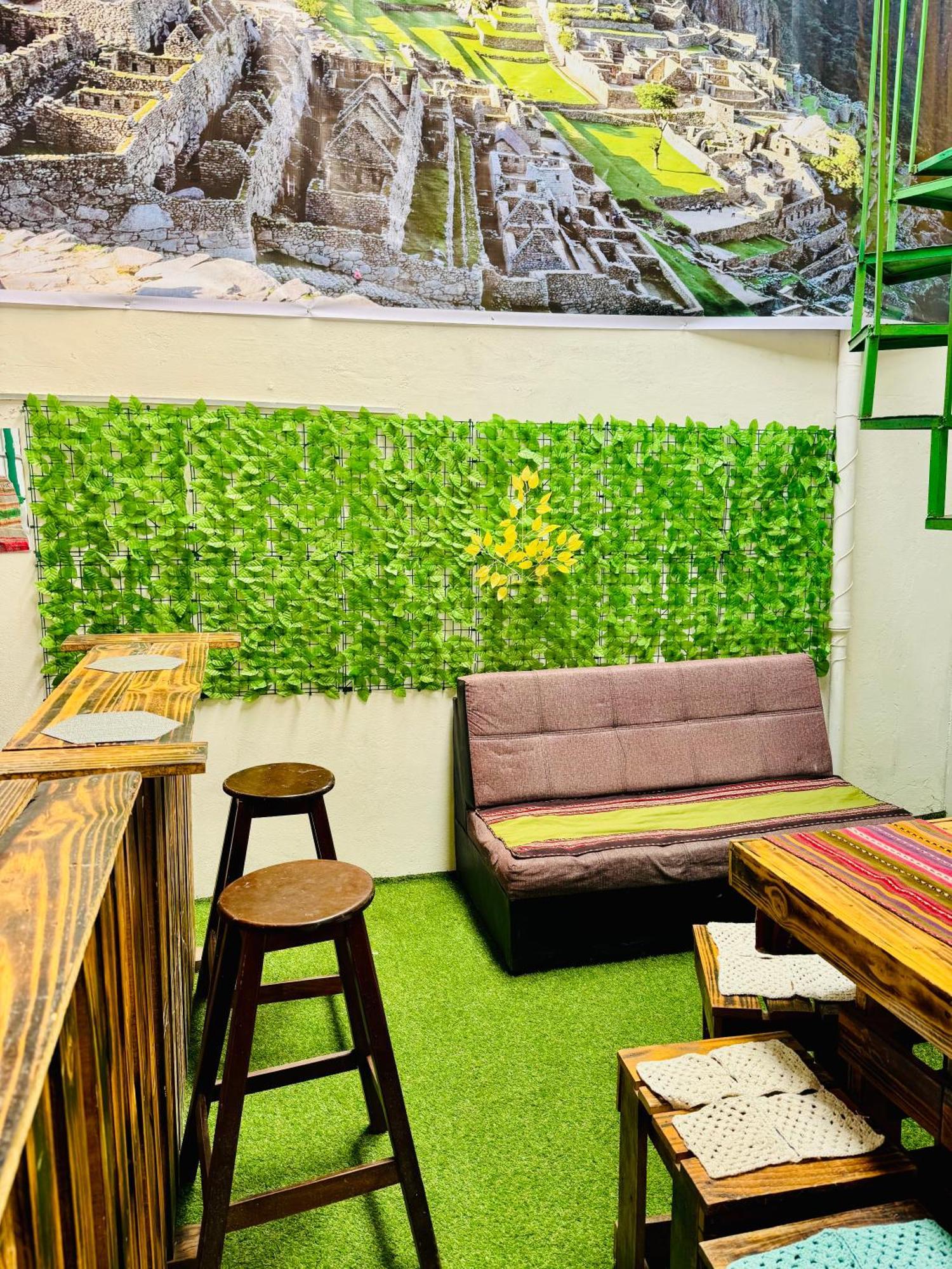 Ukumari Hostel クスコ エクステリア 写真