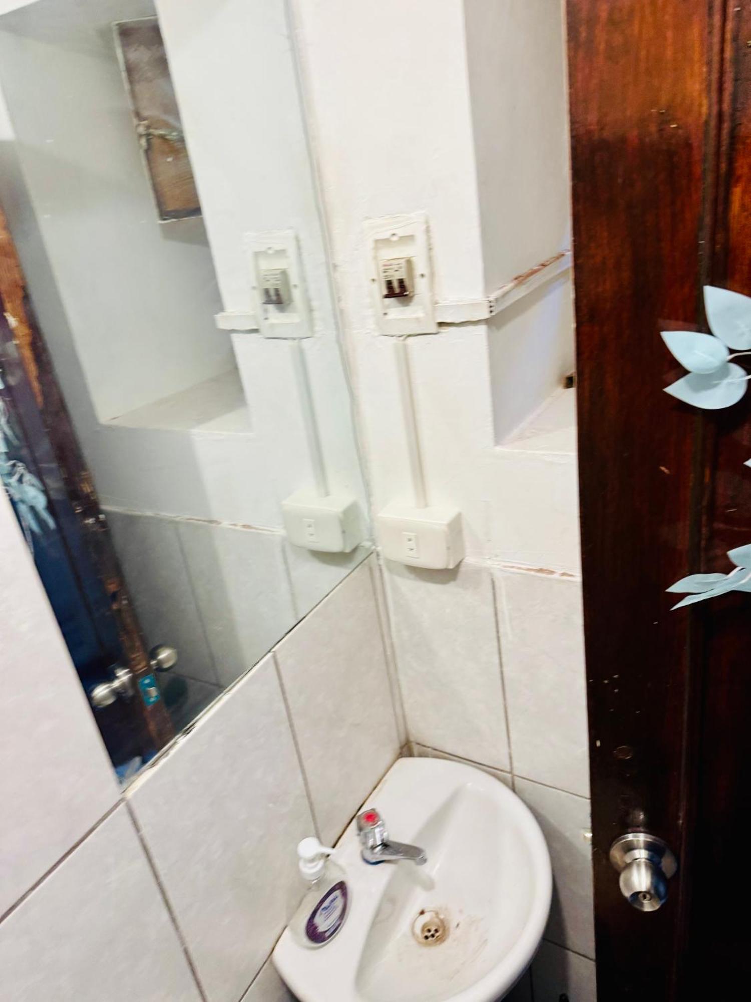 Ukumari Hostel クスコ エクステリア 写真