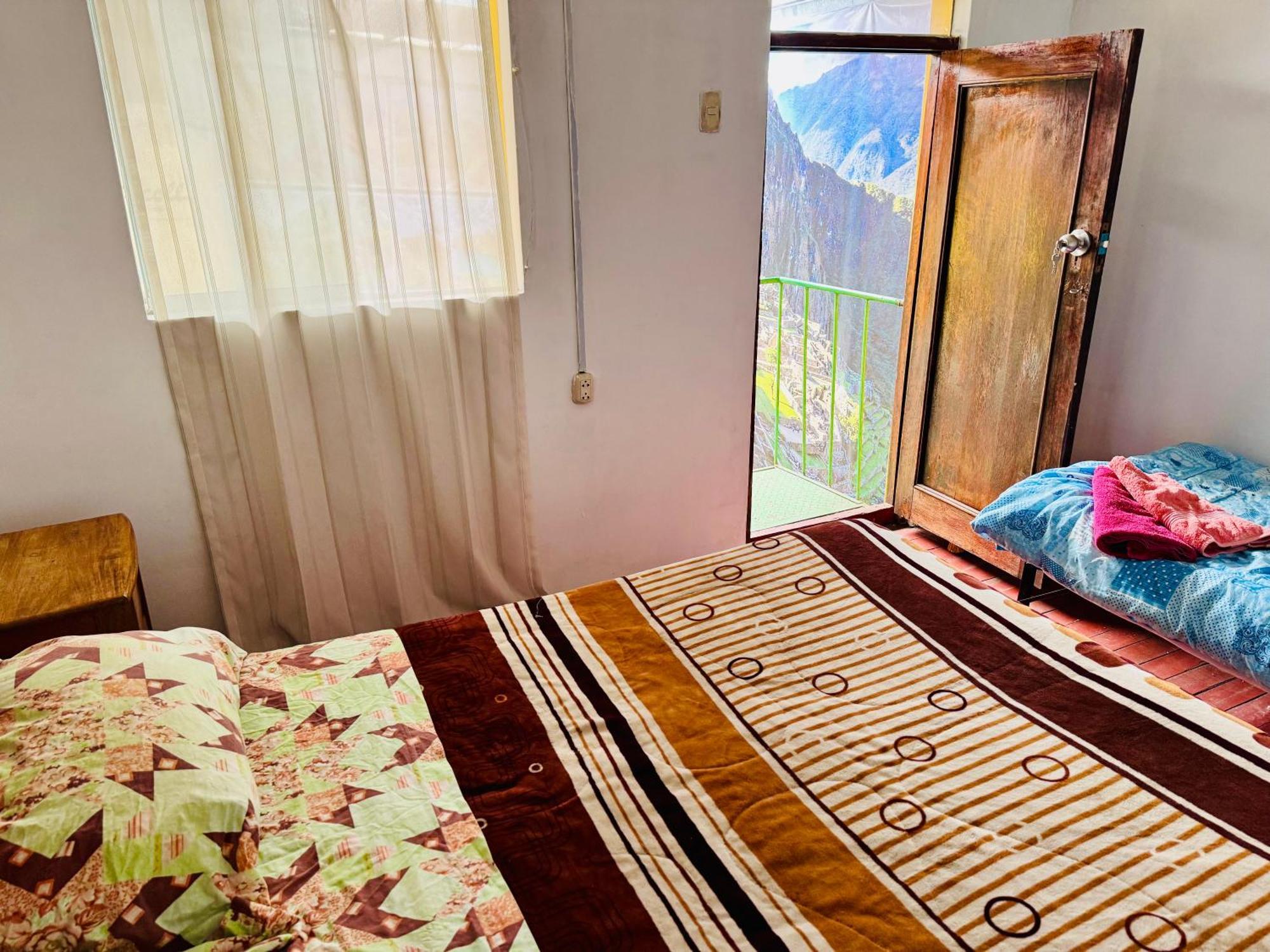 Ukumari Hostel クスコ エクステリア 写真
