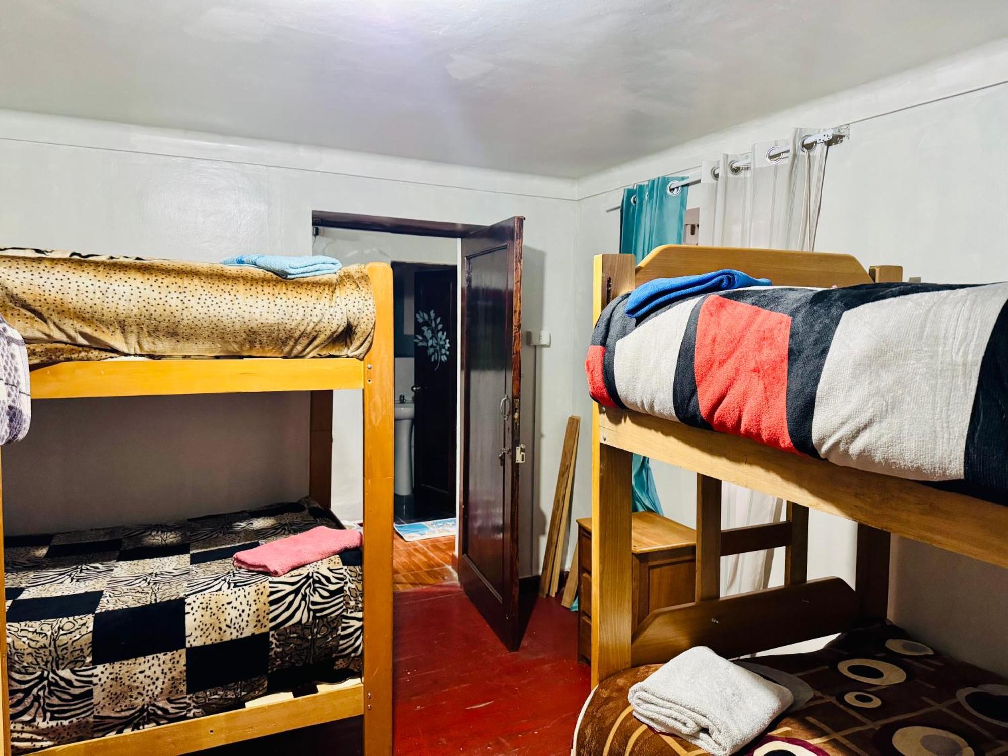 Ukumari Hostel クスコ エクステリア 写真